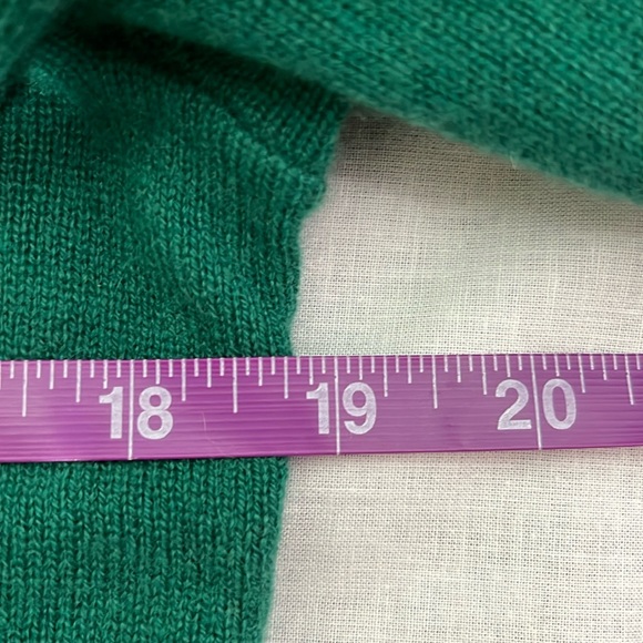 NEW J Crew Cashmere classic-fit crewneck sweater!!! - Picture 2 of 10